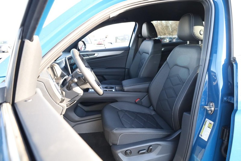 Volkswagen Atlas Cross Sport Vehicle Image 08