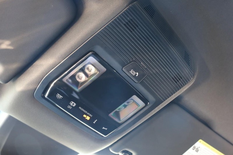 Volkswagen Atlas Cross Sport Vehicle Image 16