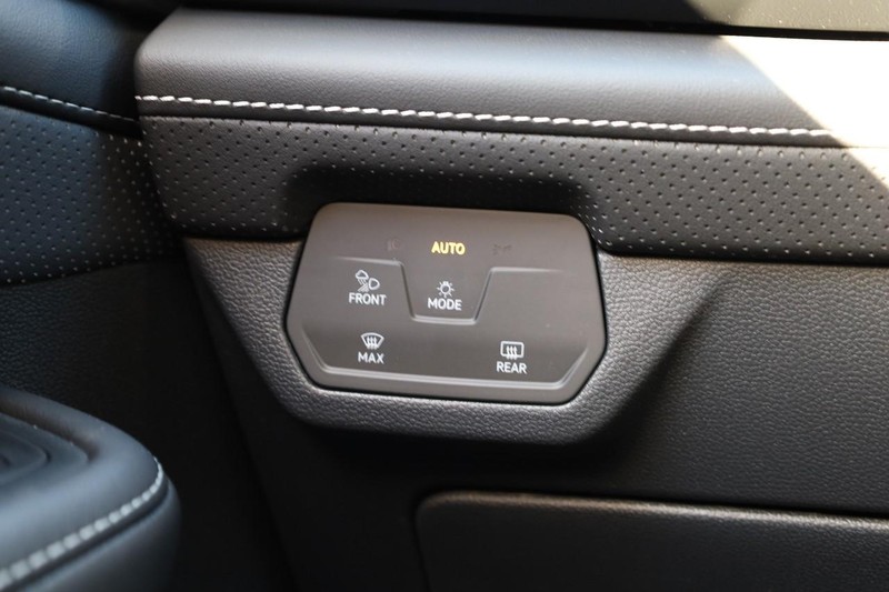Volkswagen Atlas Cross Sport Vehicle Image 17