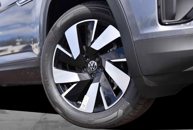 Volkswagen Atlas Cross Sport Vehicle Image 03