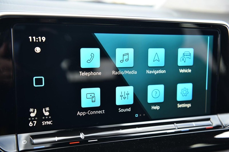 Volkswagen Atlas Cross Sport Vehicle Image 17