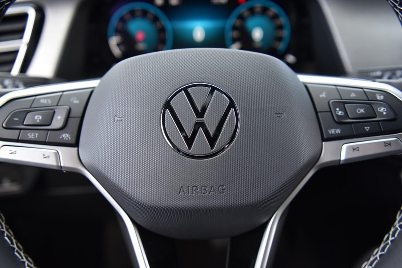 Volkswagen Atlas Cross Sport Vehicle Image 18