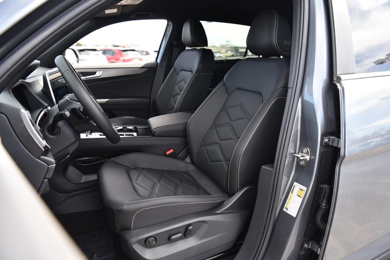 Volkswagen Atlas Cross Sport Vehicle Image 19