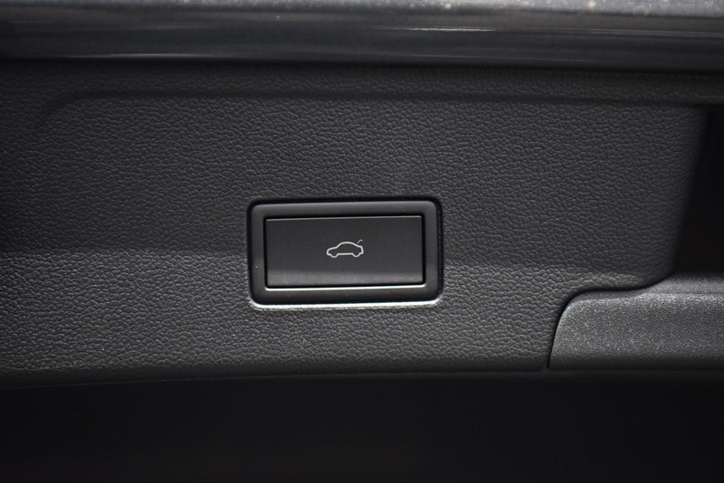 Volkswagen Atlas Cross Sport Vehicle Image 25