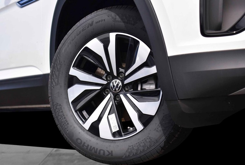 Volkswagen Atlas Cross Sport Vehicle Image 03