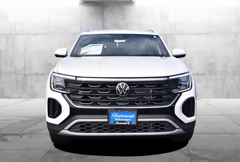 Volkswagen Atlas Cross Sport Vehicle Image 04