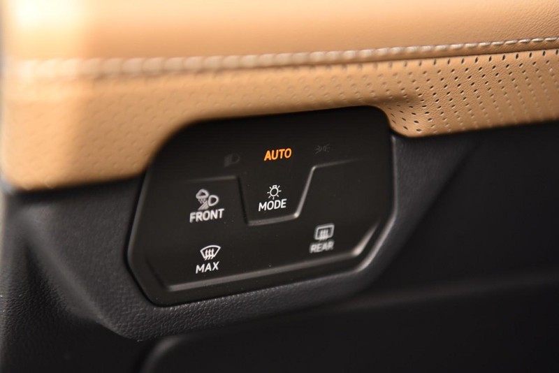 Volkswagen Atlas Cross Sport Vehicle Image 10