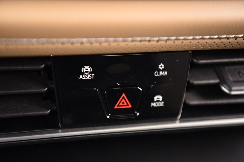 Volkswagen Atlas Cross Sport Vehicle Image 13
