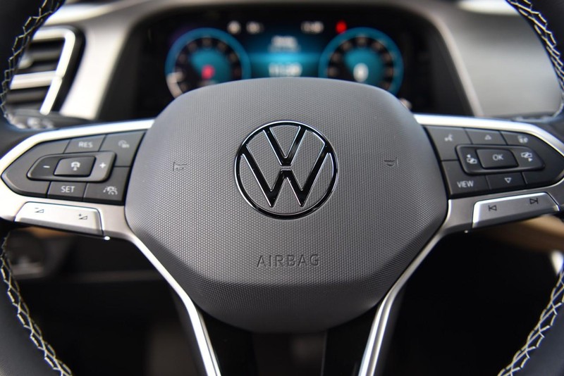 Volkswagen Atlas Cross Sport Vehicle Image 17
