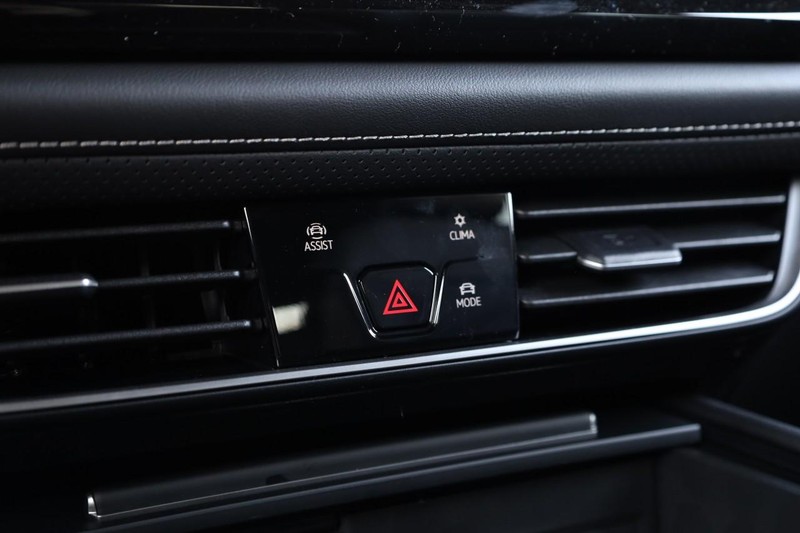 Volkswagen Atlas Cross Sport Vehicle Image 14