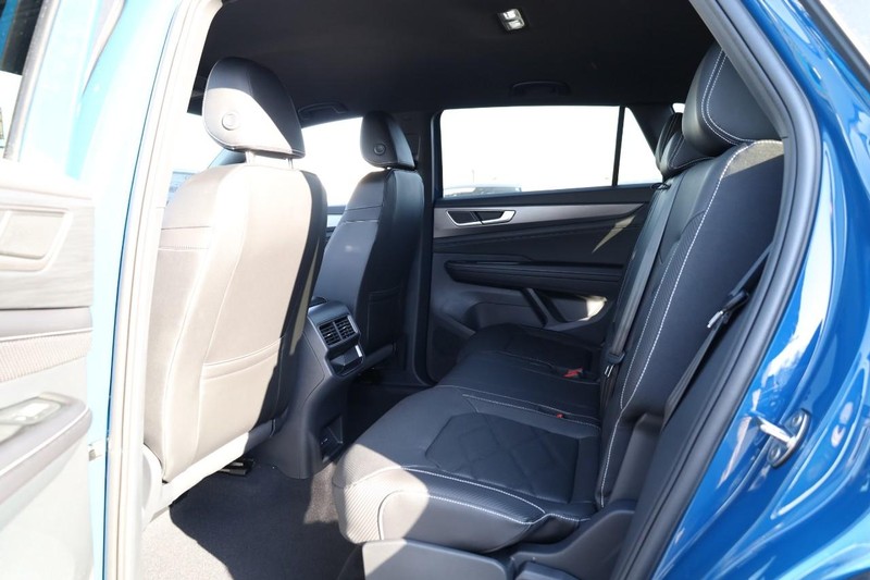Volkswagen Atlas Cross Sport Vehicle Image 21