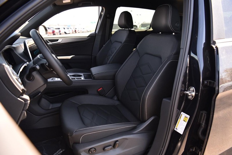 Volkswagen Atlas Cross Sport Vehicle Image 18