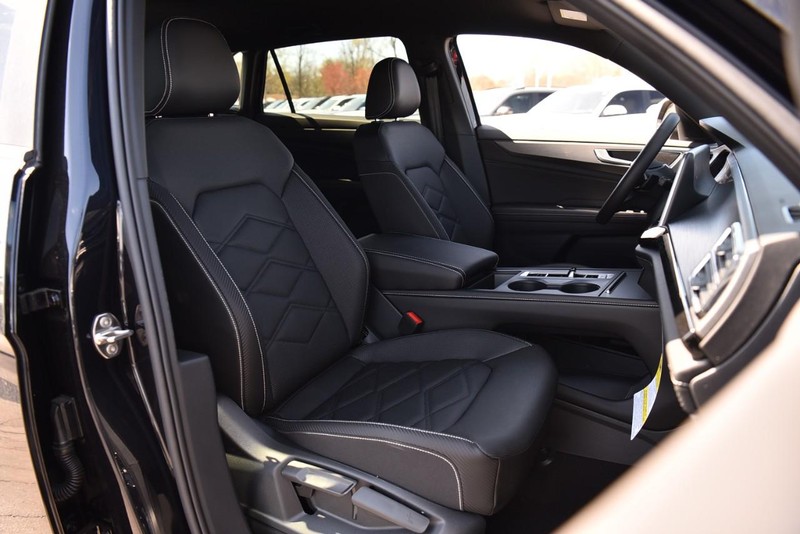 Volkswagen Atlas Cross Sport Vehicle Image 19