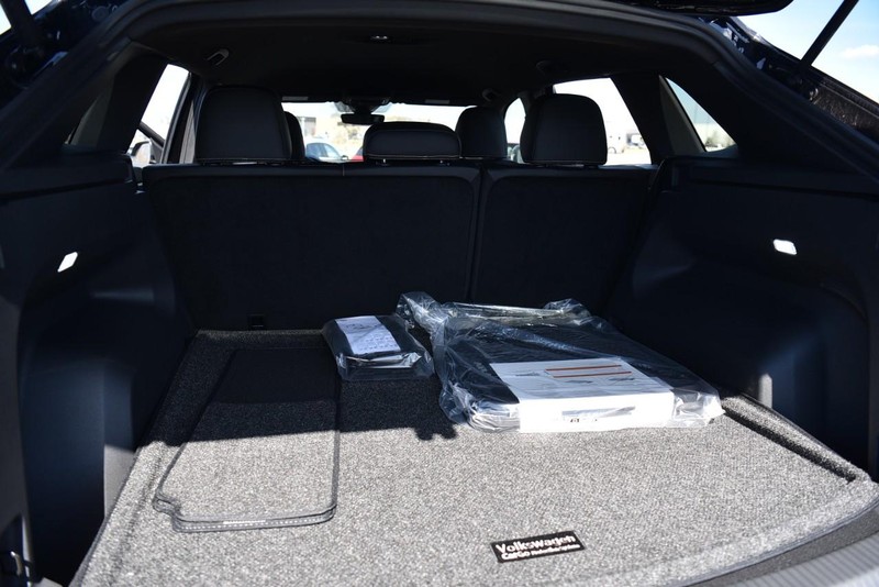Volkswagen Atlas Cross Sport Vehicle Image 23