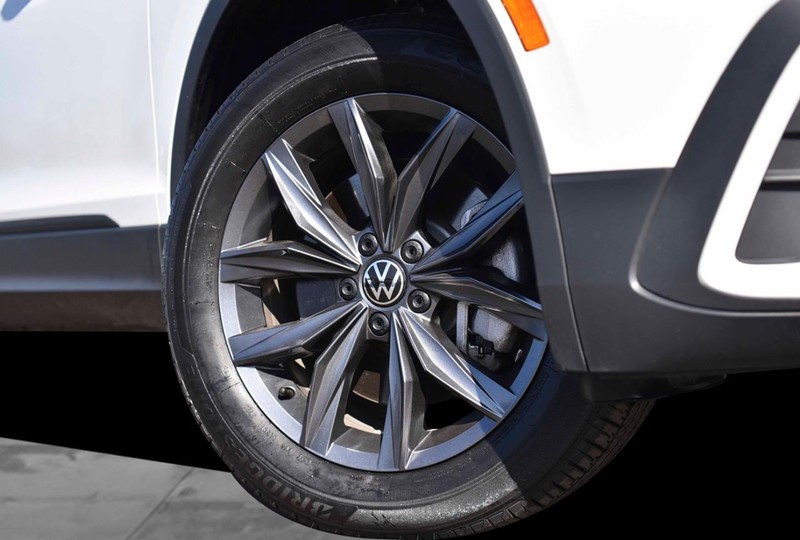 Volkswagen Tiguan Vehicle Image 03
