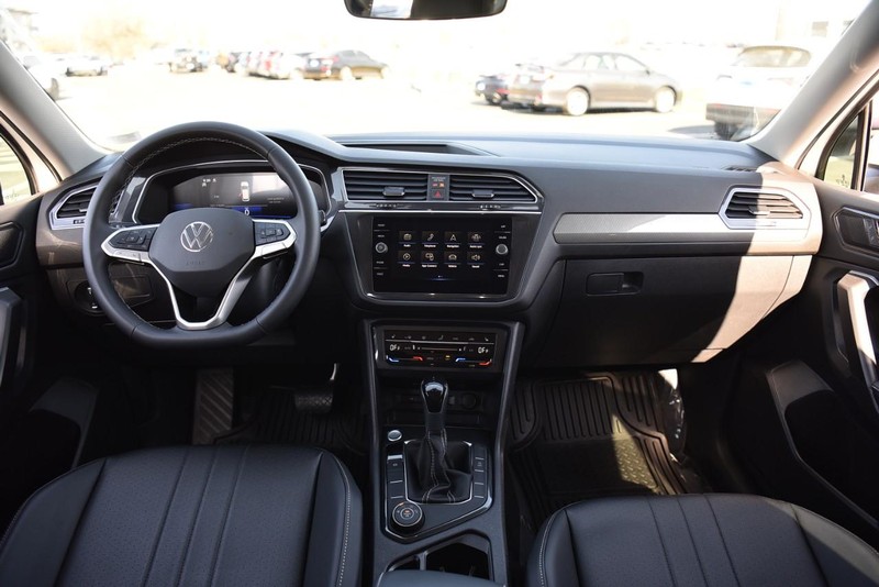 Volkswagen Tiguan Vehicle Image 07