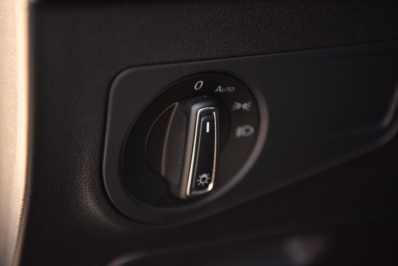 Volkswagen Tiguan Vehicle Image 09