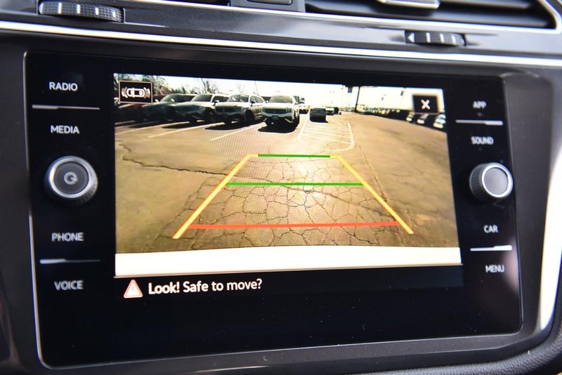 Volkswagen Tiguan Vehicle Image 11