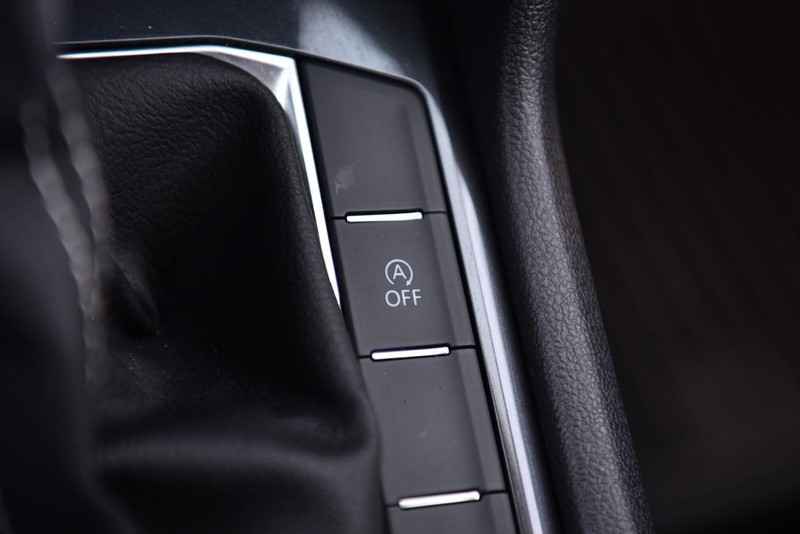 Volkswagen Tiguan Vehicle Image 16