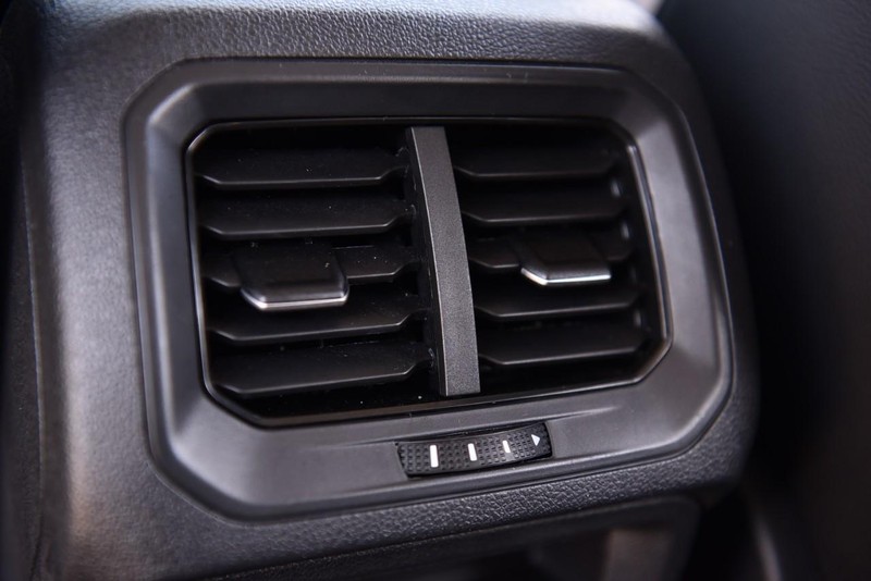 Volkswagen Tiguan Vehicle Image 24