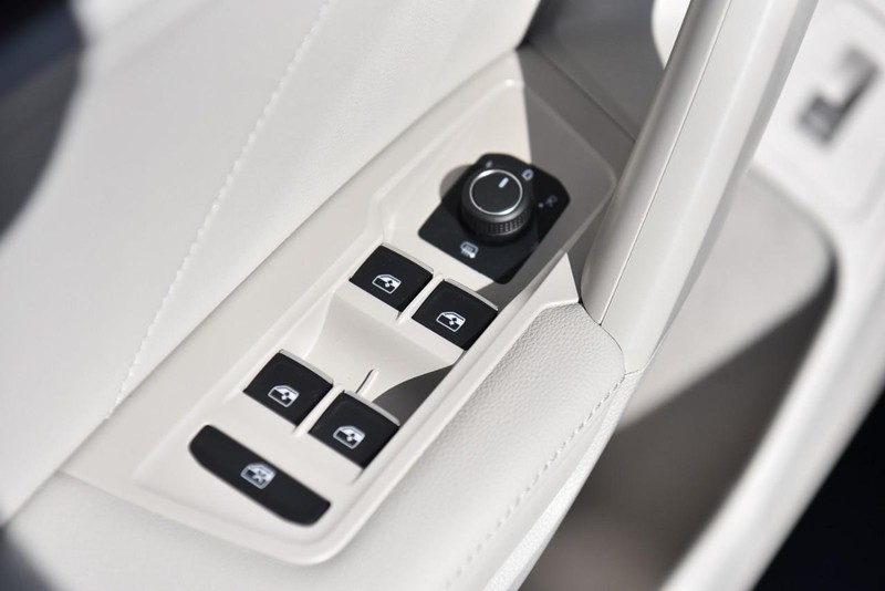 Volkswagen Tiguan Vehicle Image 08