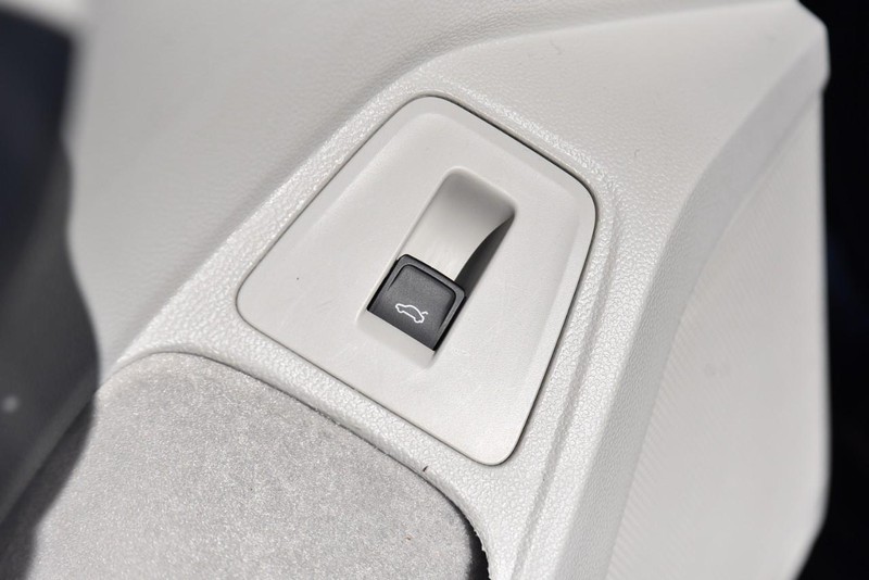 Volkswagen Tiguan Vehicle Image 09