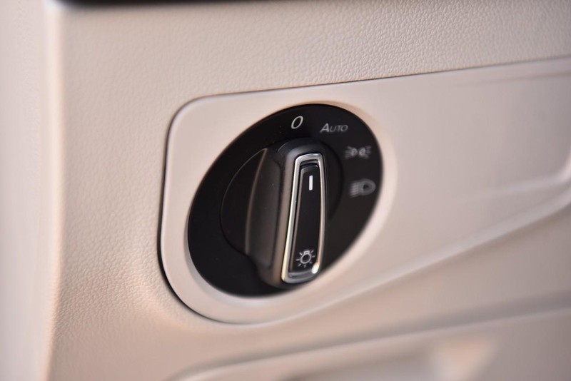 Volkswagen Tiguan Vehicle Image 11