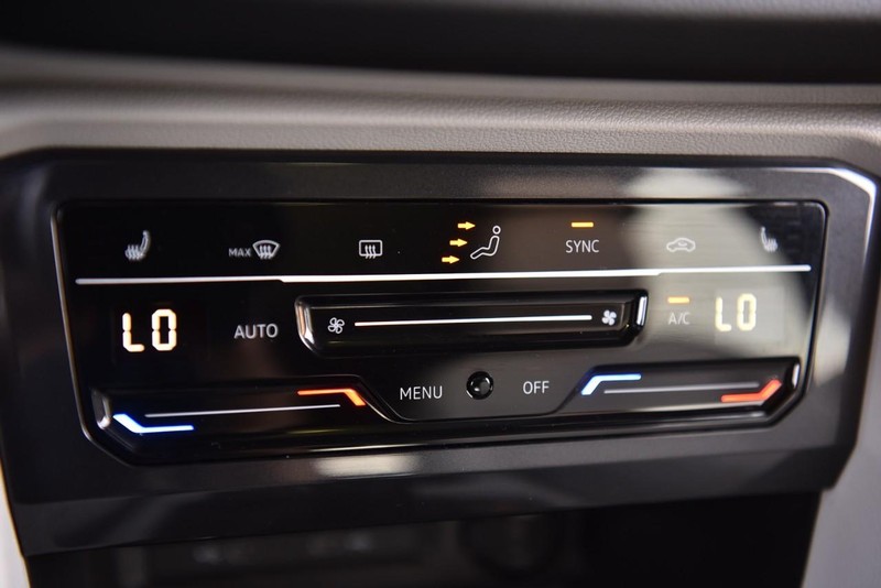 Volkswagen Tiguan Vehicle Image 14
