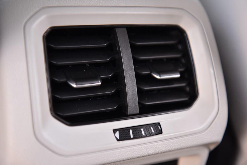 Volkswagen Tiguan Vehicle Image 25