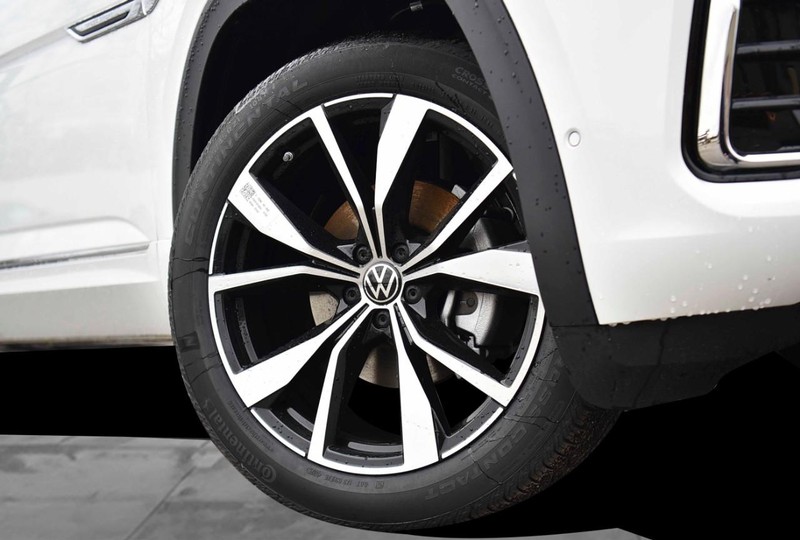 Volkswagen Atlas Cross Sport Vehicle Image 03