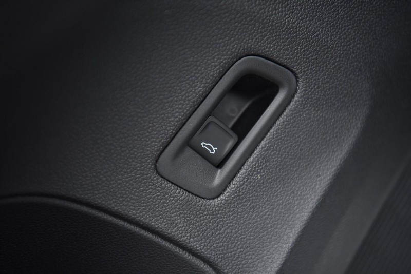 Volkswagen Atlas Cross Sport Vehicle Image 09