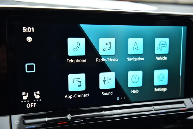 Volkswagen Atlas Cross Sport Vehicle Image 17