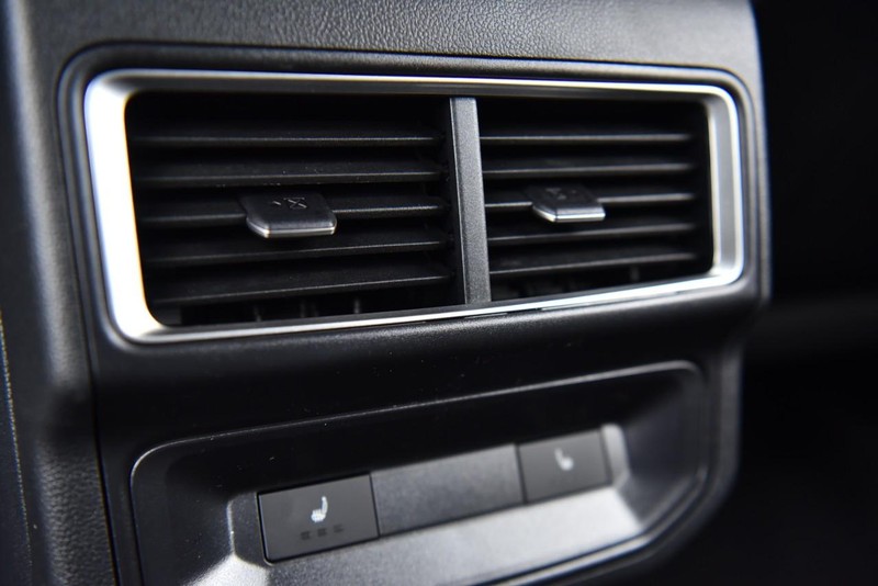 Volkswagen Atlas Cross Sport Vehicle Image 23