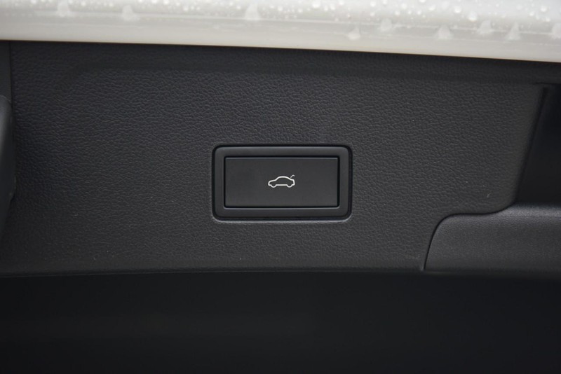 Volkswagen Atlas Cross Sport Vehicle Image 26