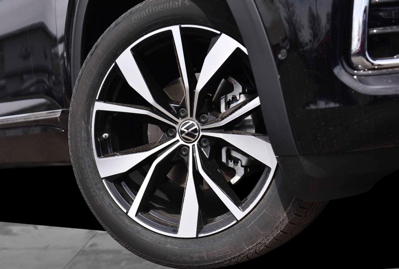 Volkswagen Atlas Cross Sport Vehicle Image 03