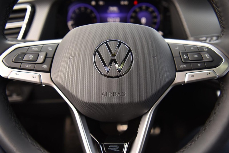 Volkswagen Atlas Cross Sport Vehicle Image 18