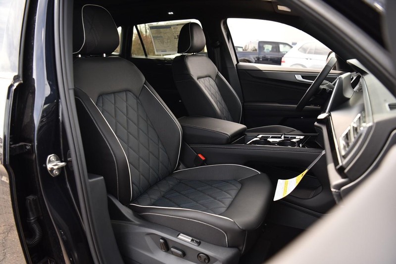 Volkswagen Atlas Cross Sport Vehicle Image 20