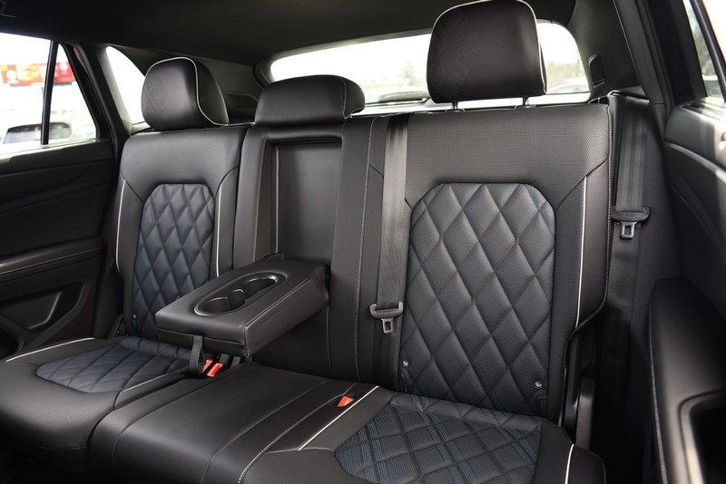 Volkswagen Atlas Cross Sport Vehicle Image 22