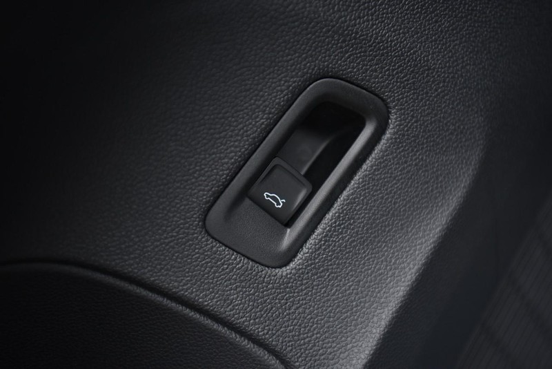 Volkswagen Atlas Cross Sport Vehicle Image 09