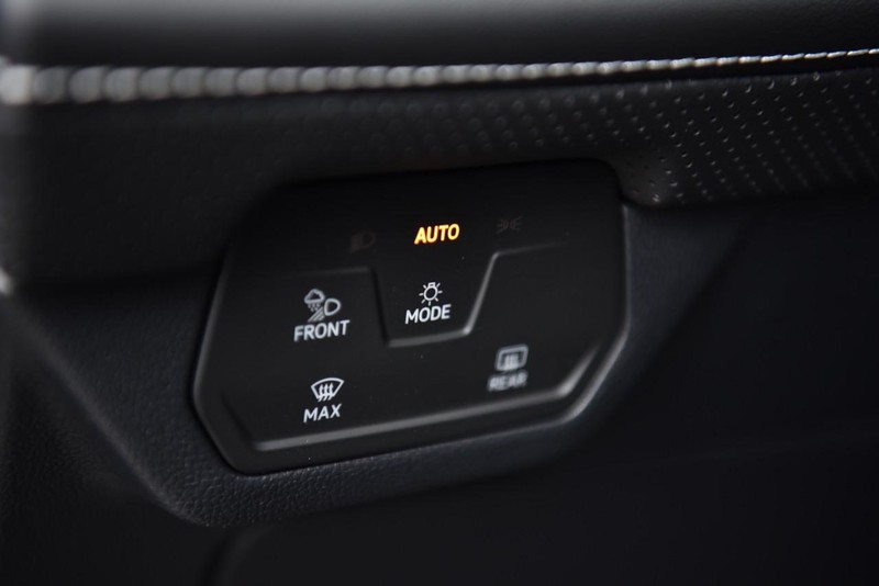 Volkswagen Atlas Cross Sport Vehicle Image 11