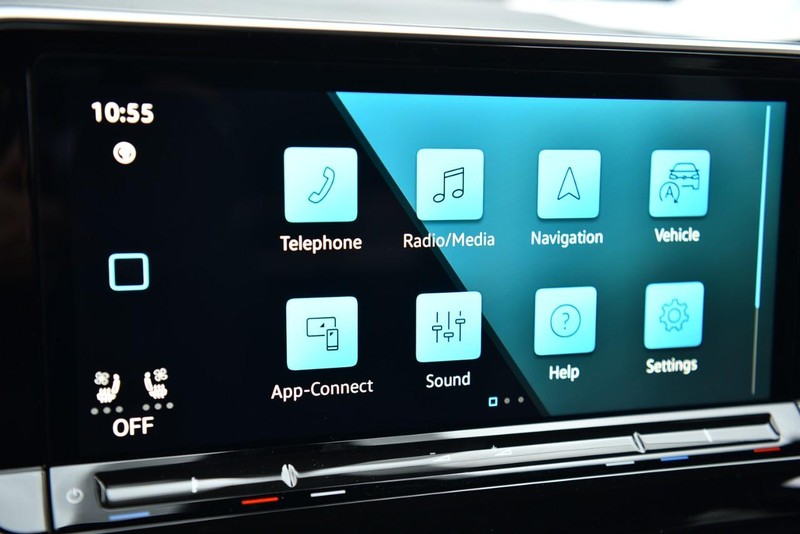 Volkswagen Atlas Cross Sport Vehicle Image 17