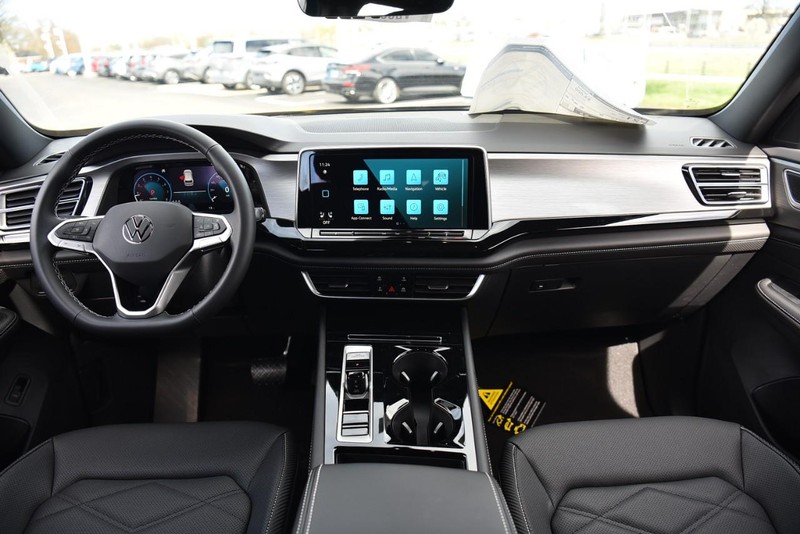 Volkswagen Atlas Cross Sport Vehicle Image 07