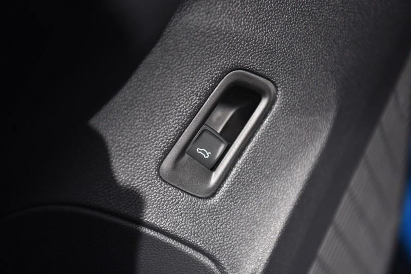 Volkswagen Atlas Cross Sport Vehicle Image 09