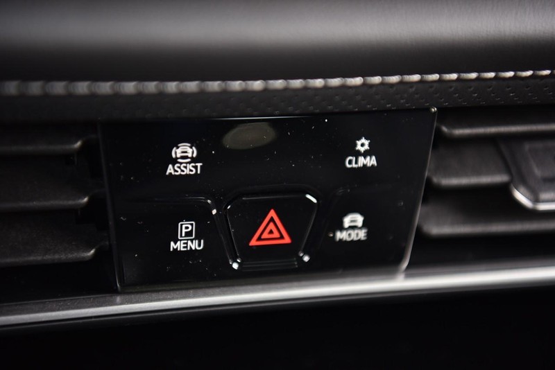 Volkswagen Atlas Cross Sport Vehicle Image 14