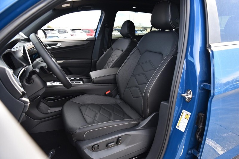 Volkswagen Atlas Cross Sport Vehicle Image 19