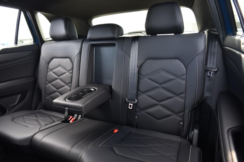 Volkswagen Atlas Cross Sport Vehicle Image 22