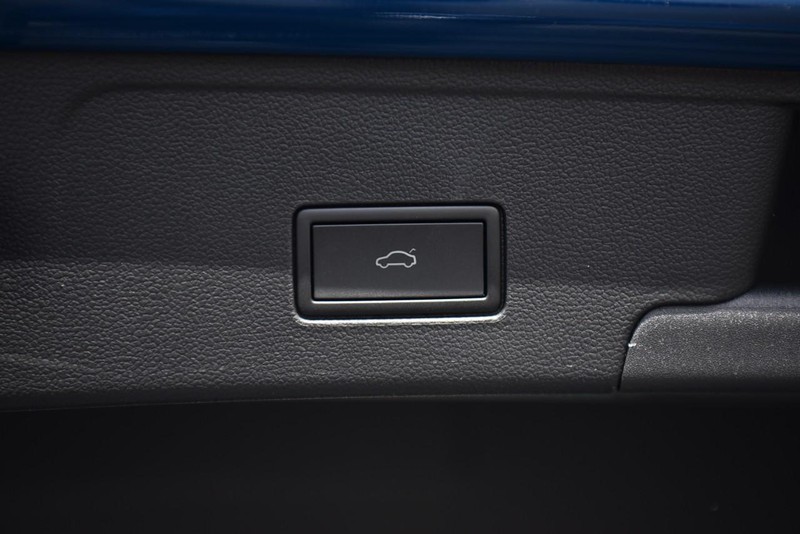 Volkswagen Atlas Cross Sport Vehicle Image 26