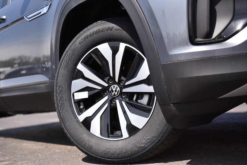 Volkswagen Atlas Cross Sport Vehicle Image 03