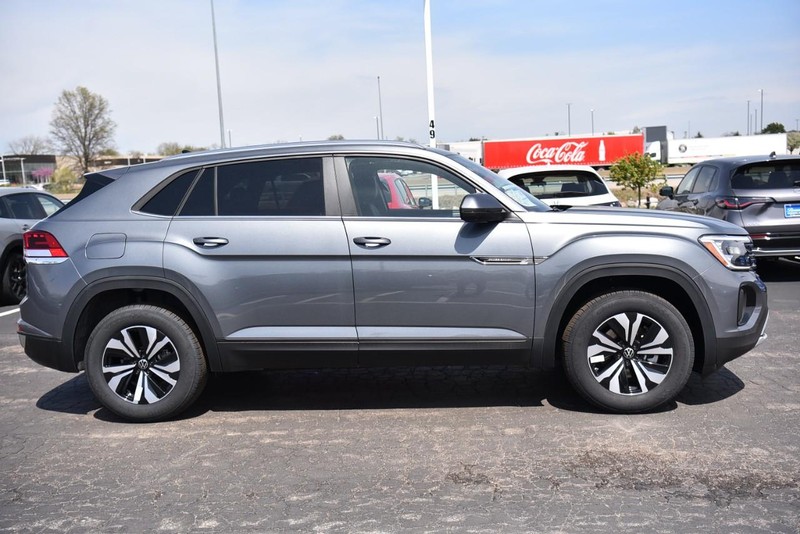 Volkswagen Atlas Cross Sport Vehicle Image 05