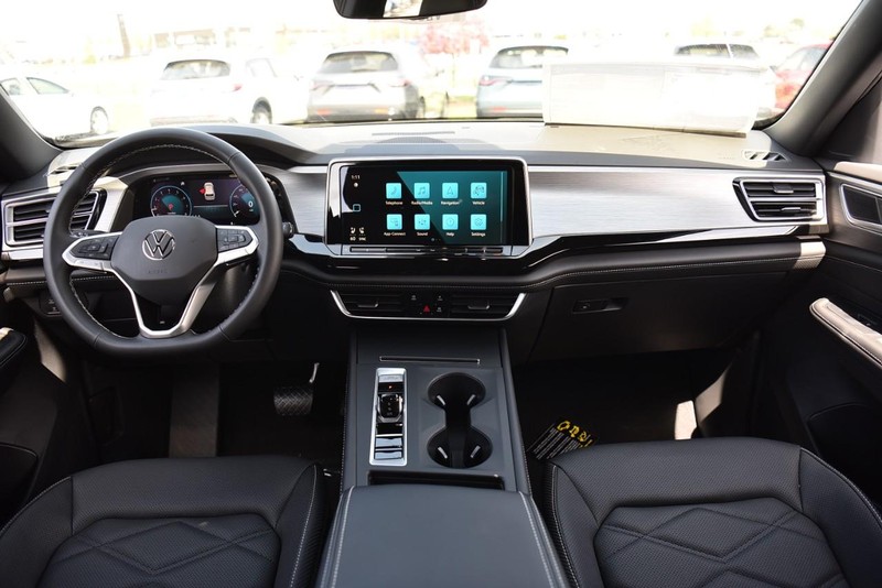 Volkswagen Atlas Cross Sport Vehicle Image 08